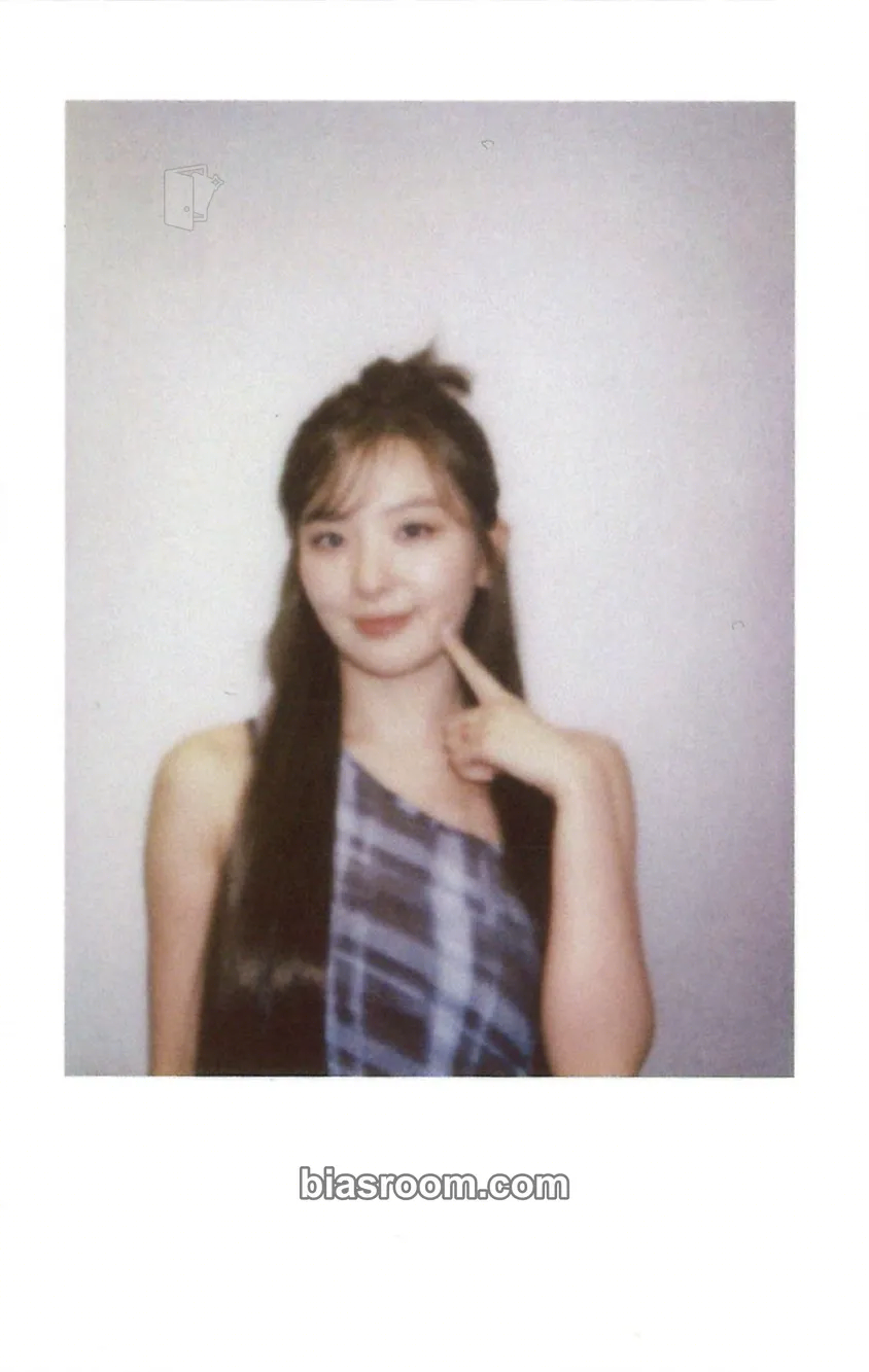 Seulgi Tilt Photocard - Red Velvet - Red Velvet K-pop photocard