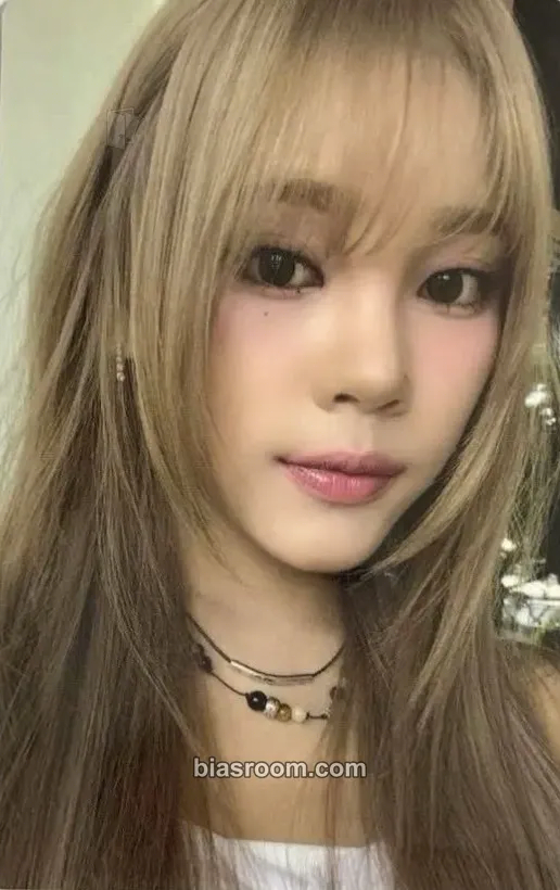 Sihyeon L'heure Bleue Photocard - CSR - CSR K-pop photocard