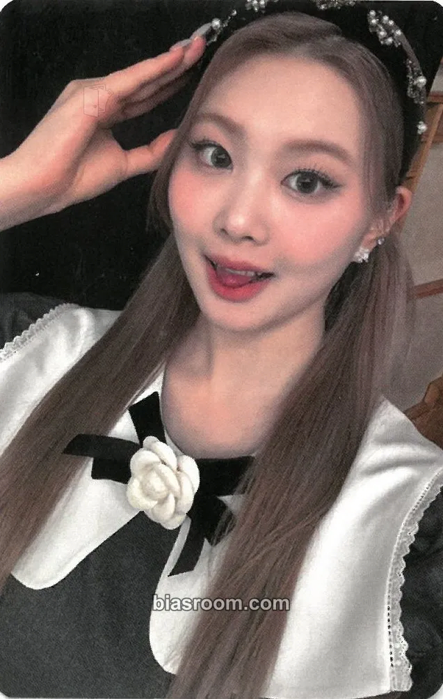 Swan Cabin Fever Photocard - PURPLE KISS - PURPLE KISS K-pop photocard