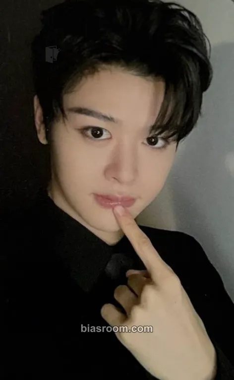 Ma Jingxiang blackout Photocard - CLOSE YOUR EYES - CLOSE YOUR EYES K-pop photocard