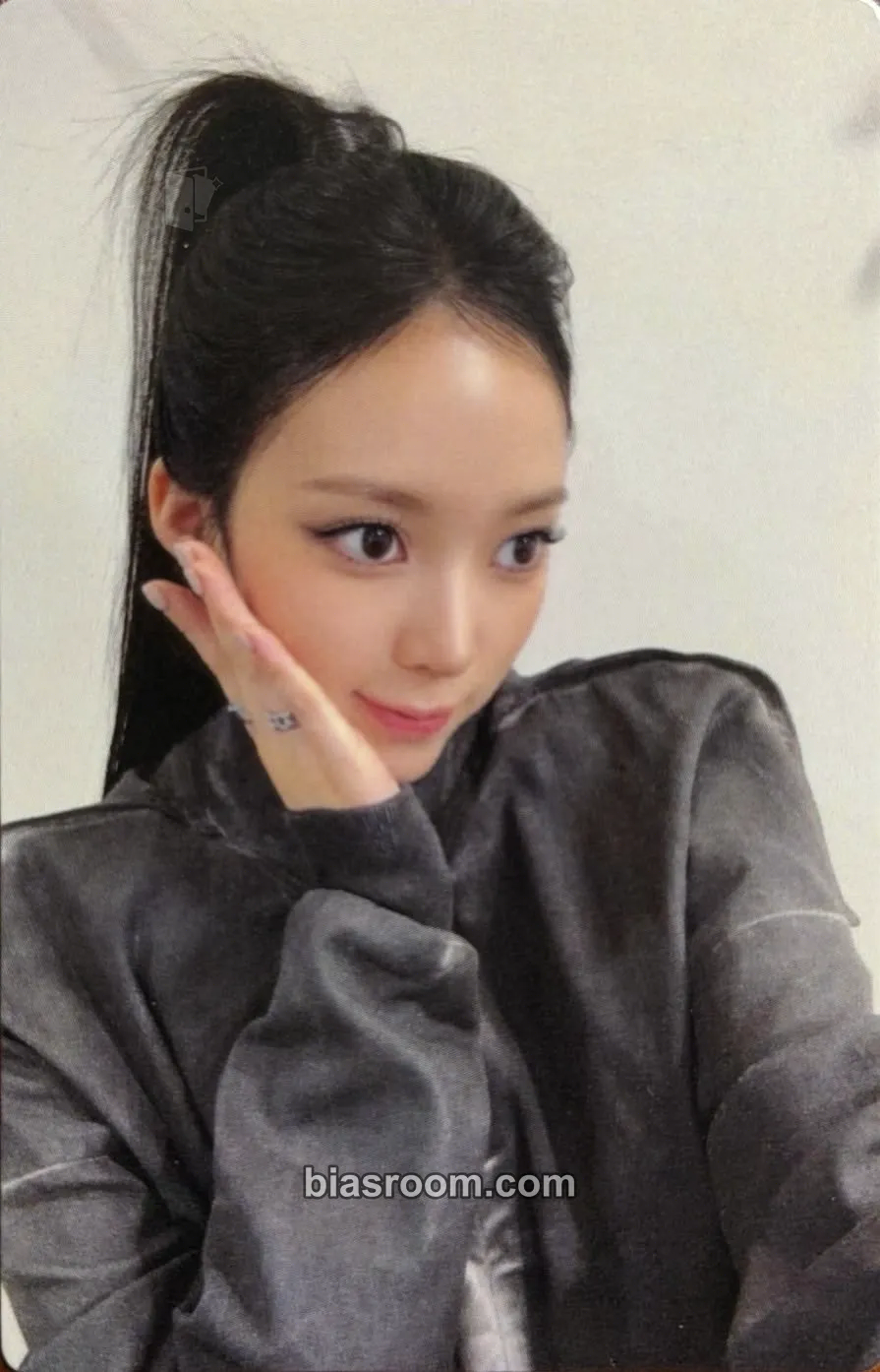 Narin MY EYES OPEN VVIDE Photocard - MEOVV - MEOVV K-pop photocard
