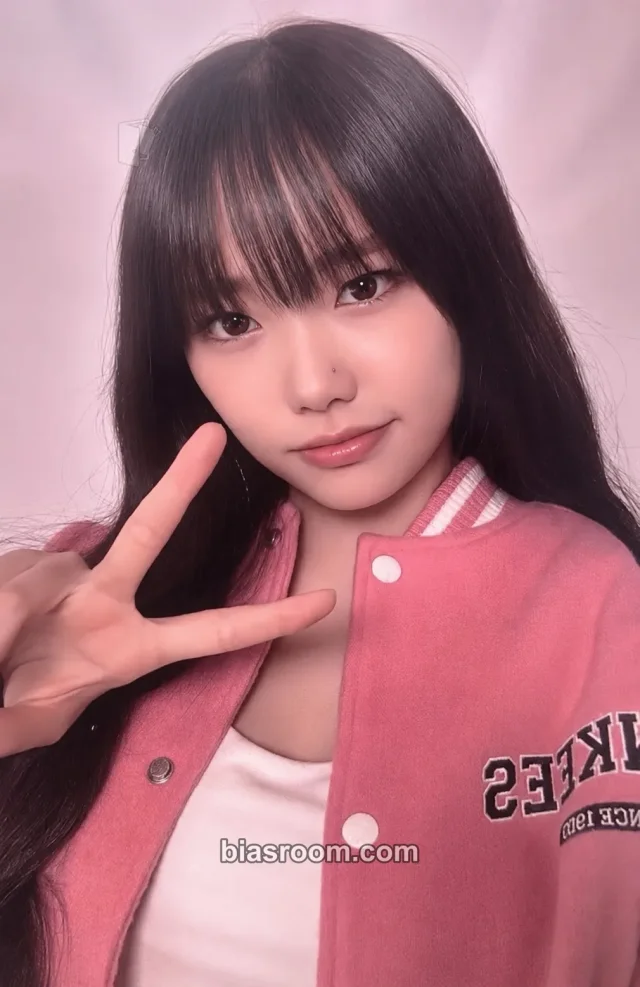 Chaei HEART OF WOMAN Universe Ticket K-pop photocard