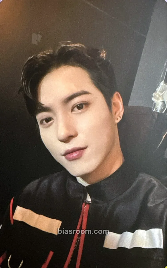 Omega X - Hwichan - Connect :Don't Give Up - 2022 World Tour Event photocard set
