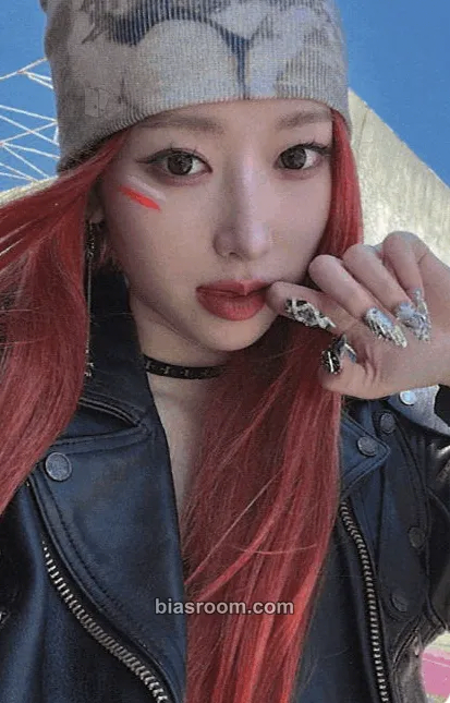 Hannah Defend Myself Photocard - X:IN - X:IN K-pop photocard