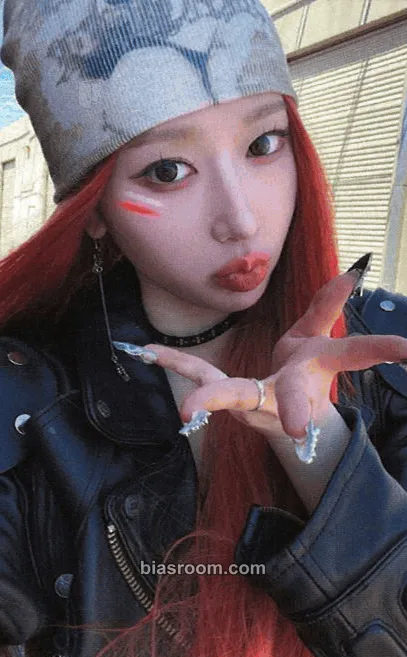 Hannah Defend Myself Photocard - X:IN - X:IN K-pop photocard