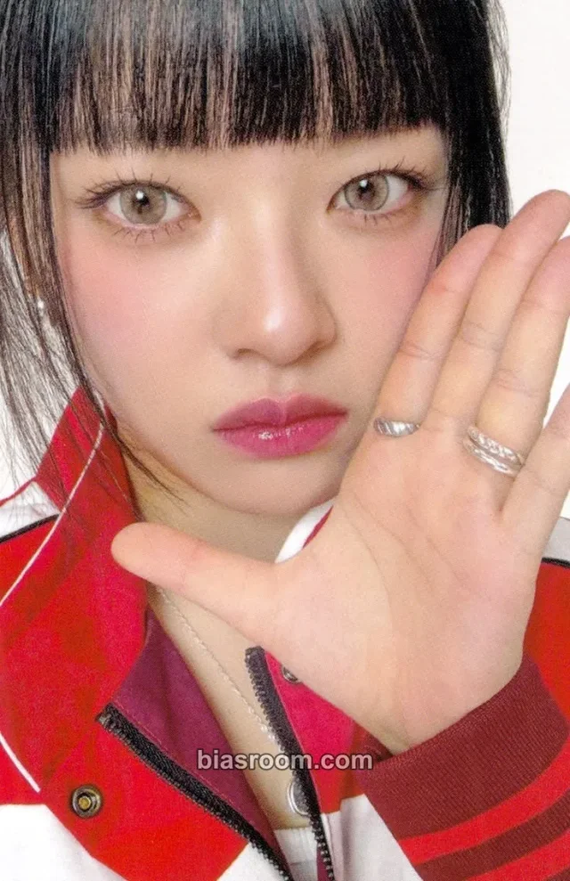 TWICE - Jeongyeon - 2026 Season’s Greetings: RED WHISPERS Other pob (pre-order benefit) photocard set musicplant (music plant)