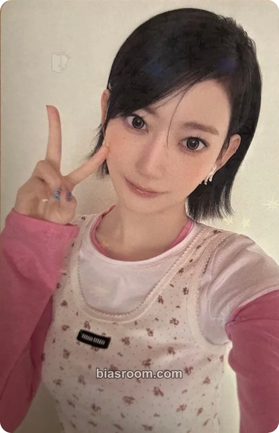 Sakura PUREFLOW pt.1 Photocard - LE SSERAFIM - LE SSERAFIM K-pop photocard