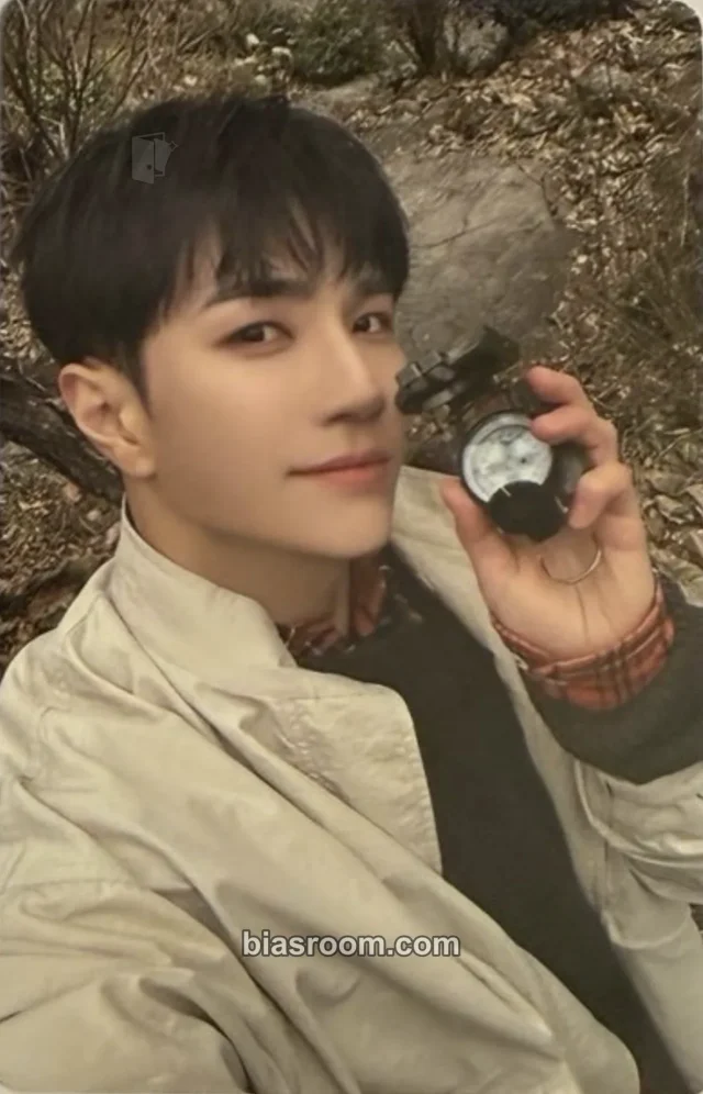 VANNER - Taehwan - CAPTURE THE FLAG Album album photocard black version