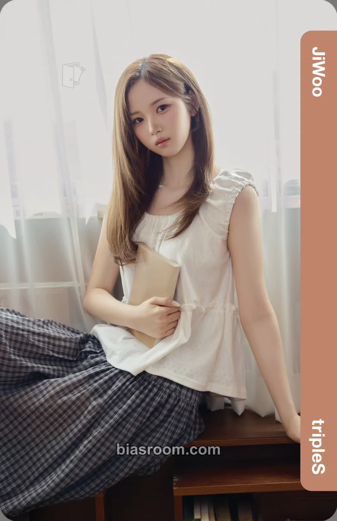 Jiwoo Cream02 Physical Objekts Photocard - tripleS - tripleS K-pop photocard