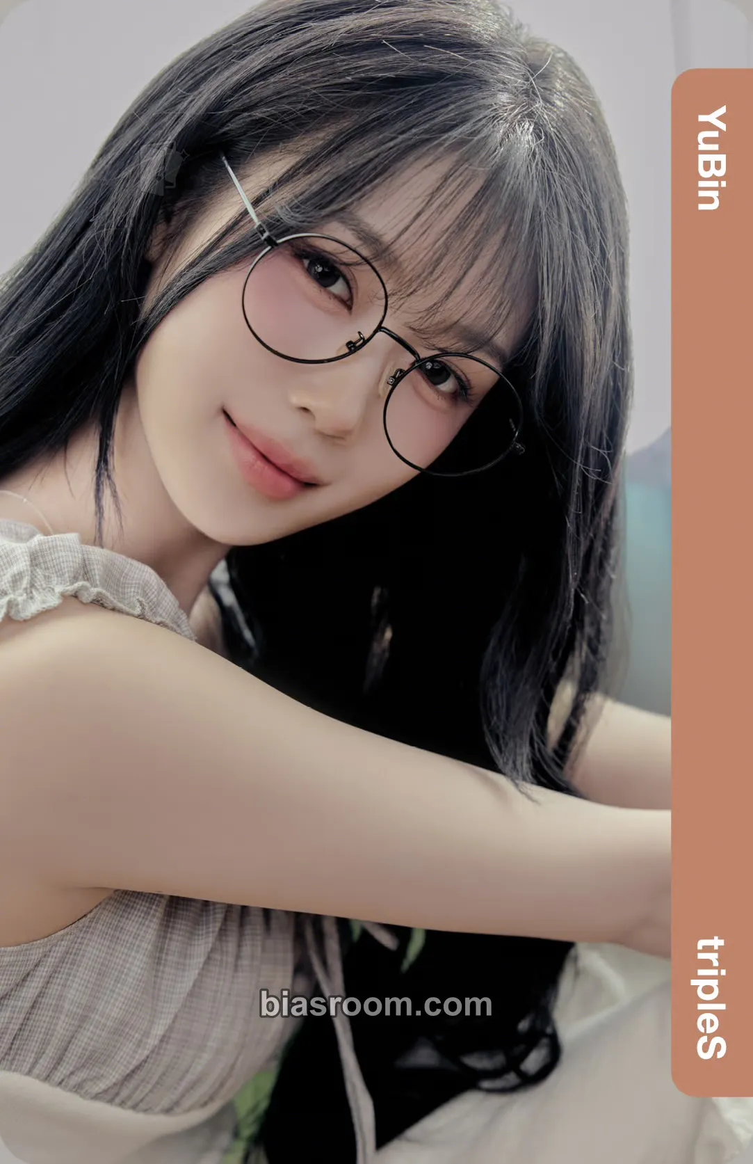 Yubin Cream02 Physical Objekts Photocard - tripleS - tripleS K-pop photocard