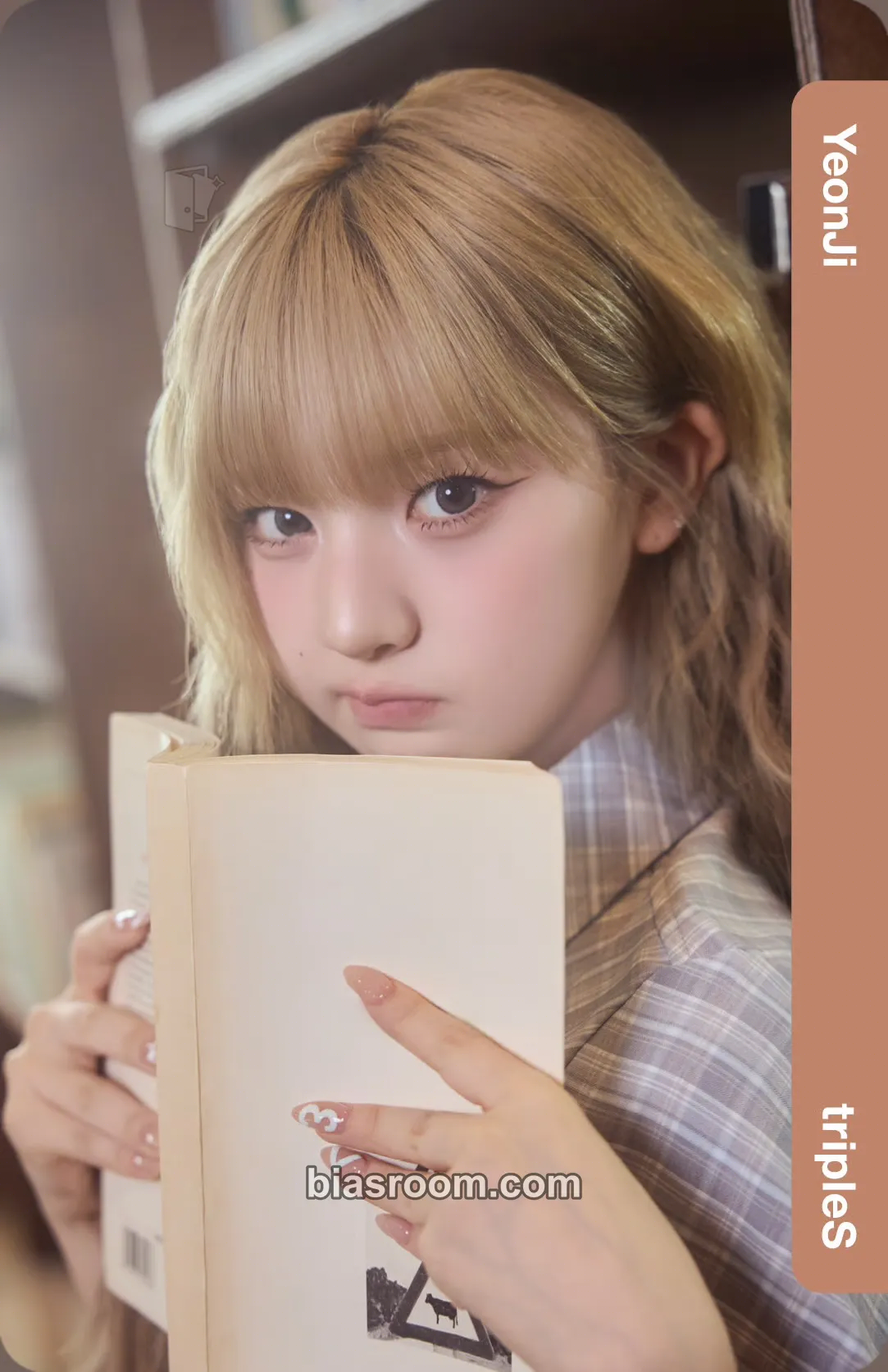 Yeonji Cream02 Physical Objekts Photocard - tripleS - tripleS K-pop photocard