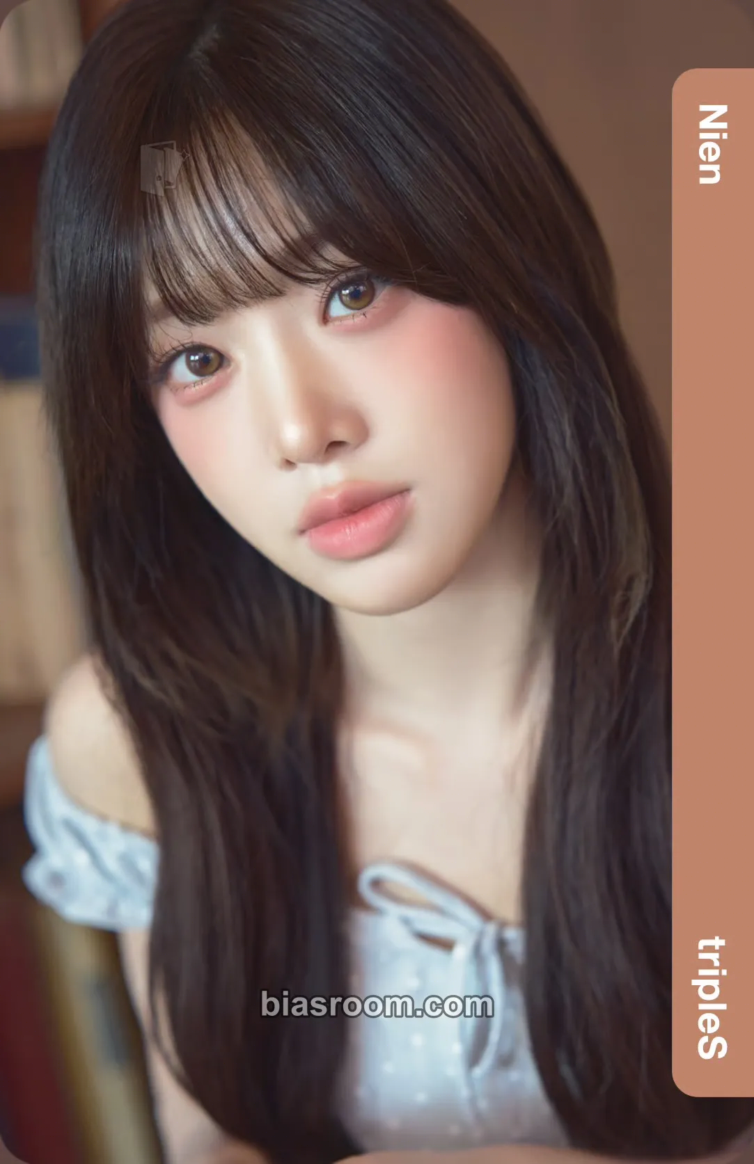 Nien Cream02 Physical Objekts Photocard - tripleS - tripleS K-pop photocard