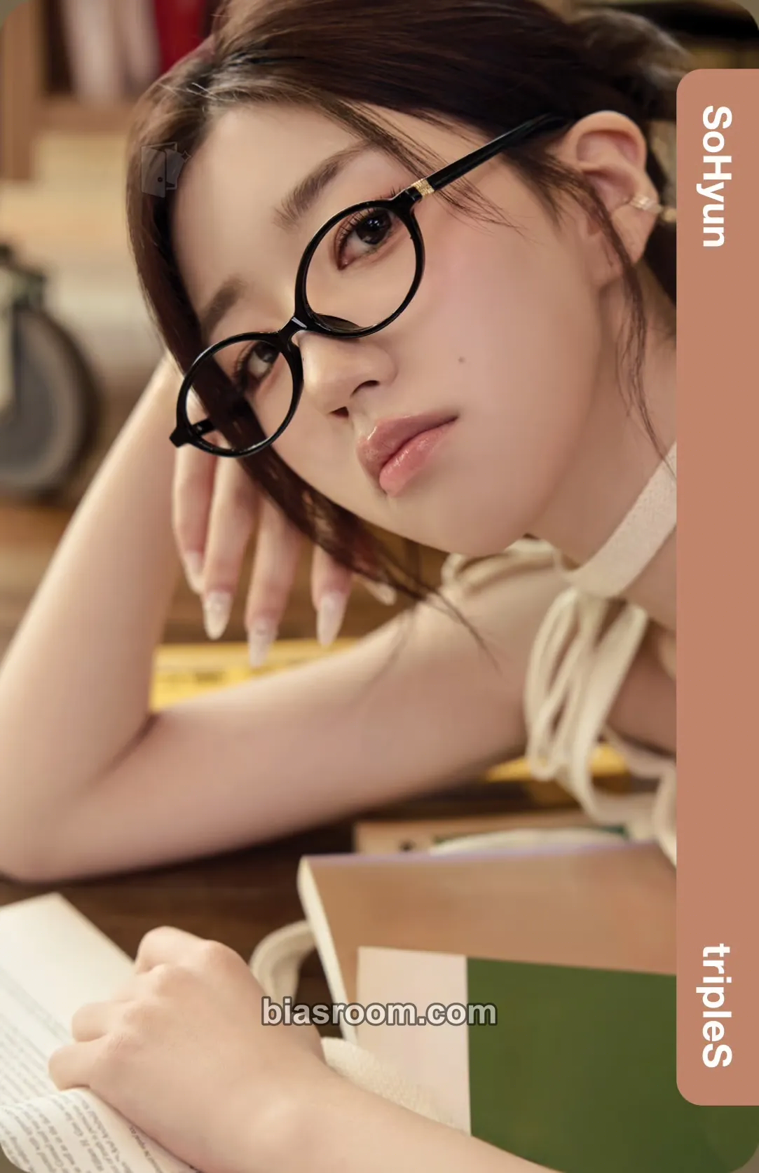 Sohyun Cream02 Physical Objekts Photocard - tripleS - tripleS K-pop photocard