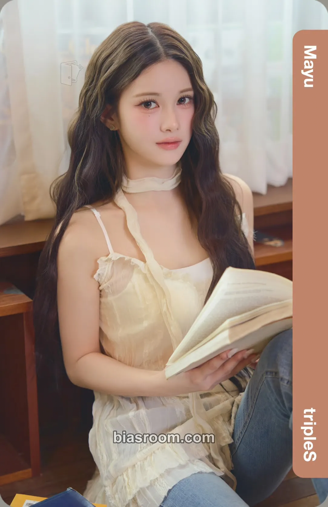 Mayu Cream02 Physical Objekts Photocard - tripleS - tripleS K-pop photocard