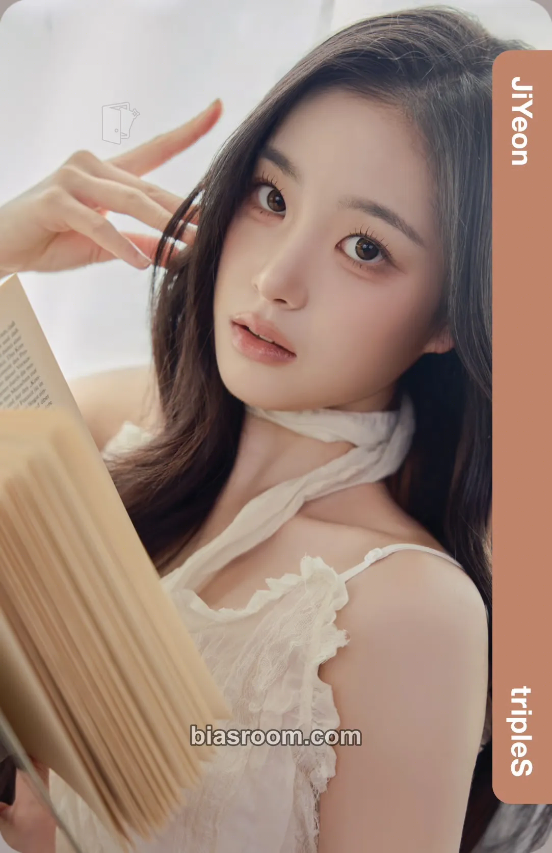 Jiyeon Cream02 Physical Objekts Photocard - tripleS - tripleS K-pop photocard