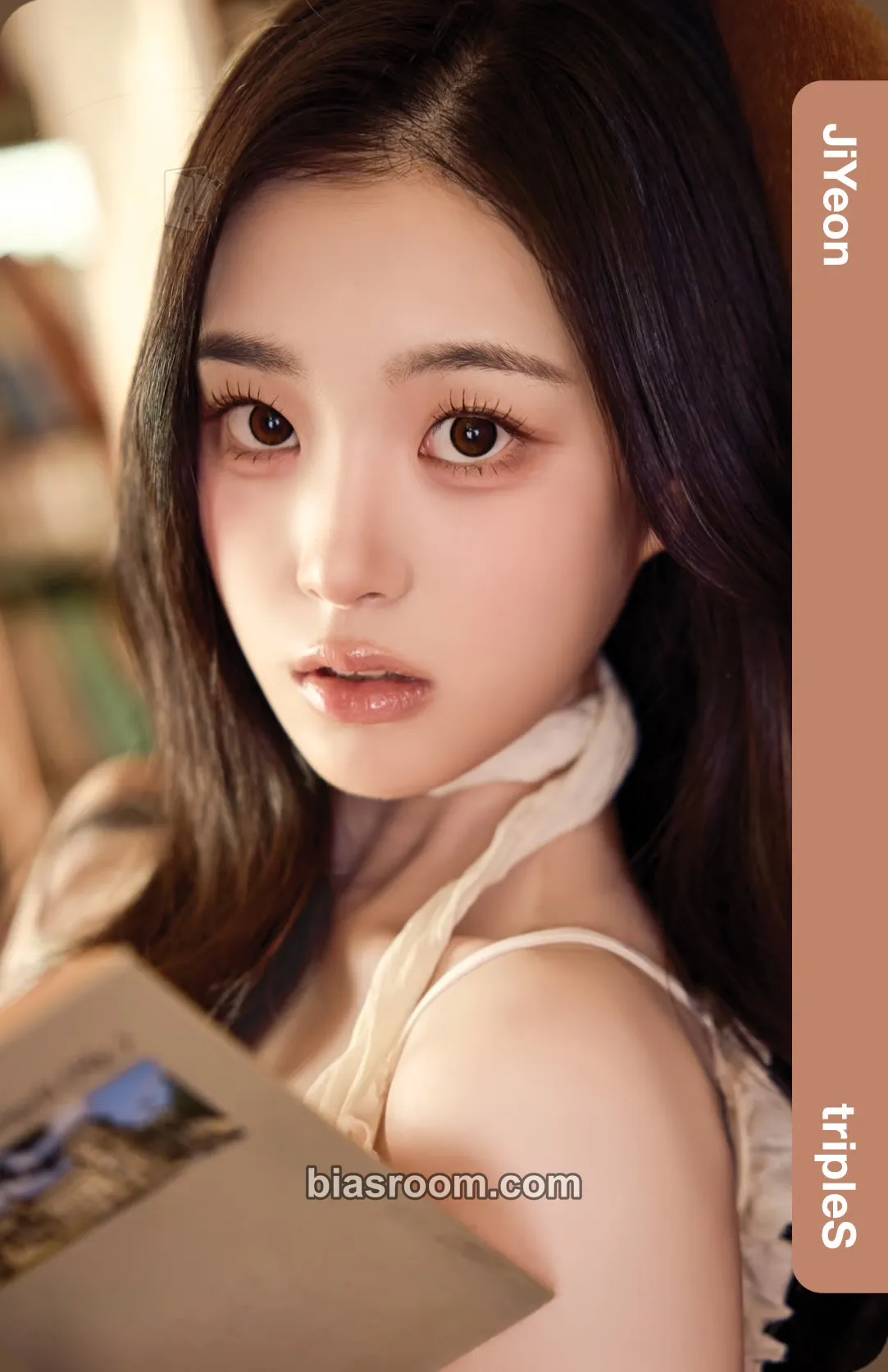 Jiyeon Cream02 Physical Objekts Photocard - tripleS - tripleS K-pop photocard