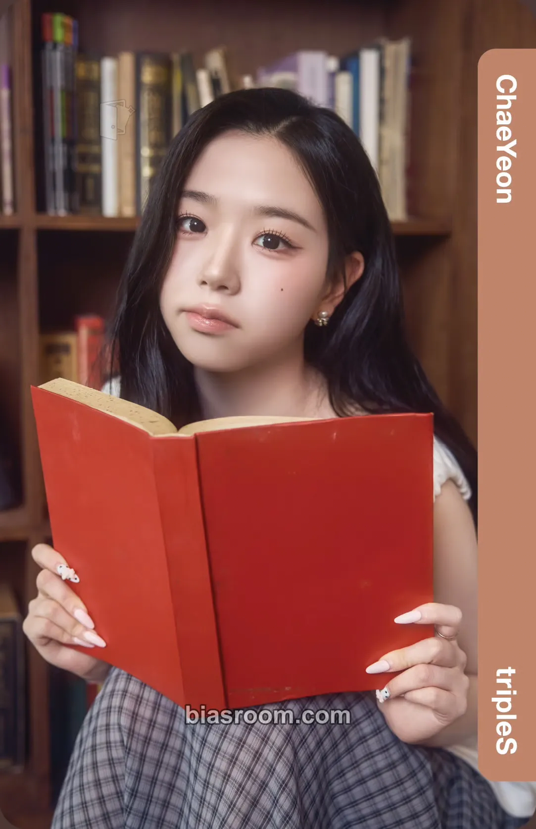 Chaeyeon Cream02 Physical Objekts Photocard - tripleS - tripleS K-pop photocard