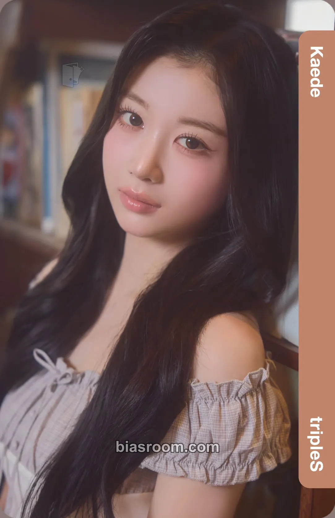 Kaede Cream02 Physical Objekts Photocard - tripleS - tripleS K-pop photocard