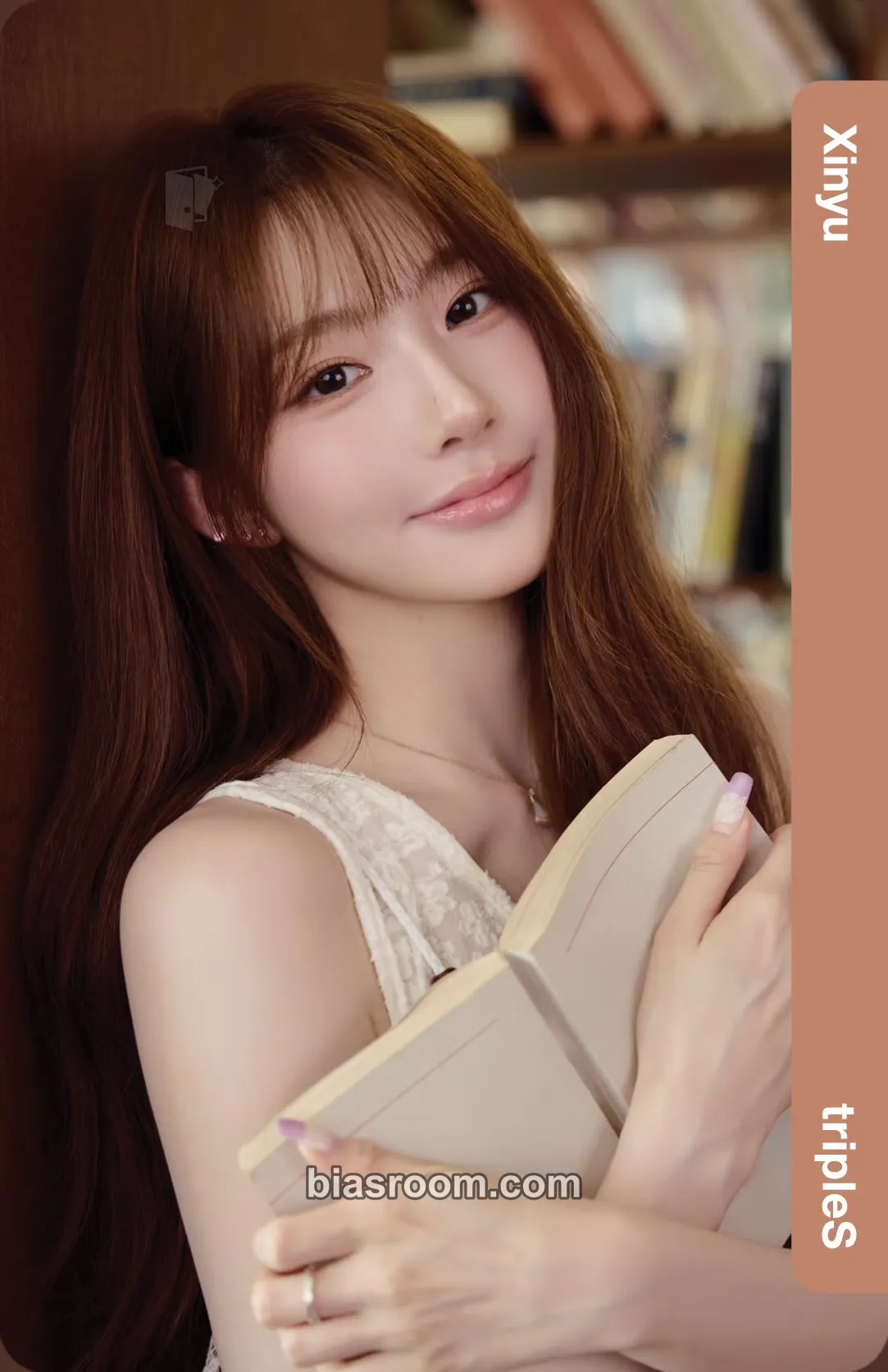 Xinyu Cream02 Physical Objekts Photocard - tripleS - tripleS K-pop photocard