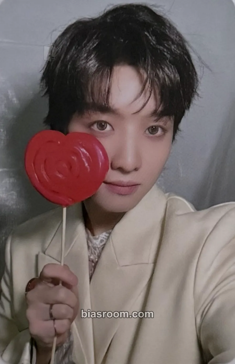 Yujun HOUSE OF TRICKY : SPUR Photocard - xikers - xikers K-pop photocard