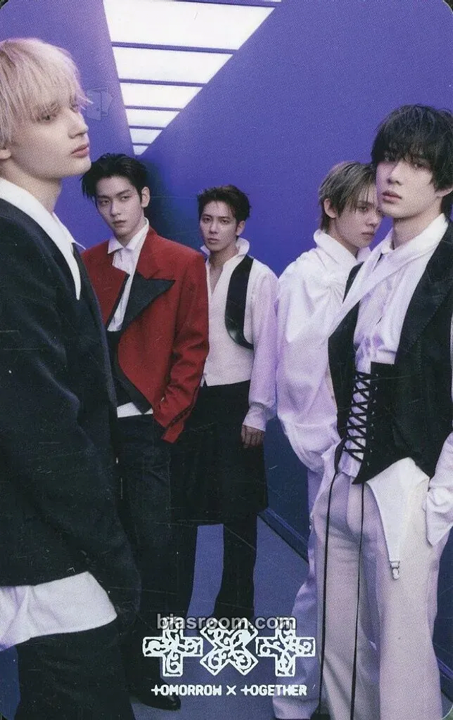 7TH YEAR: A Moment of Stillness in the Thorns Photocard - TOMORROW X TOGETHER - TOMORROW X TOGETHER K-pop photocard