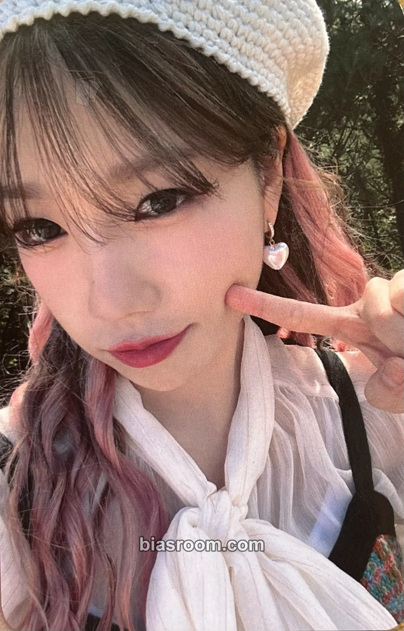 Jo Yuri SEASON’S GREETINGS 2023 Photocard - Jo Yuri K-pop photocard