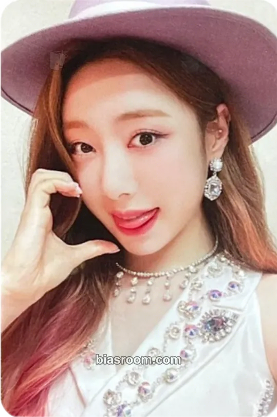 Yeonjung 2022 Concert <WONDERLAND> Photocard - WJSN - WJSN K-pop photocard