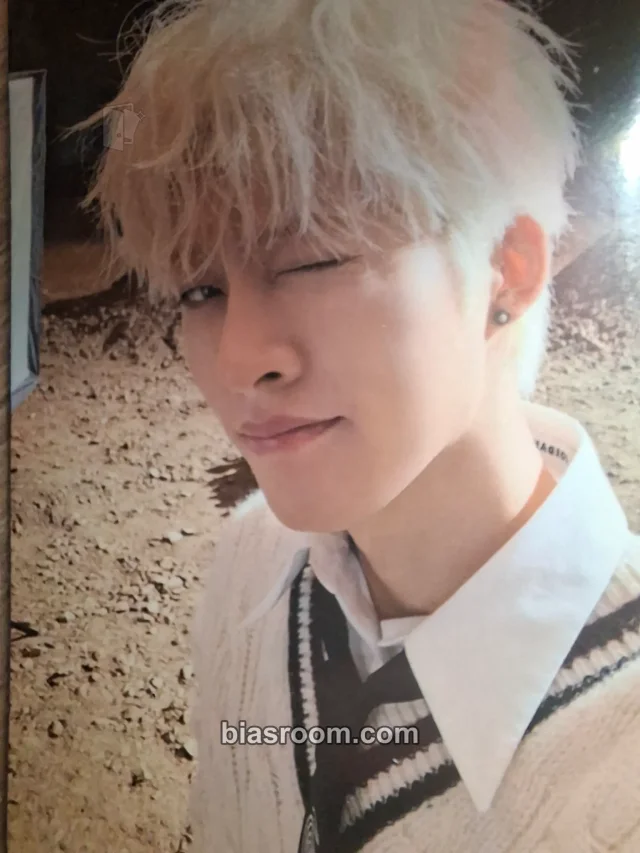 B.I - B.I - Cosmos Album album photocard cosmos version earth version