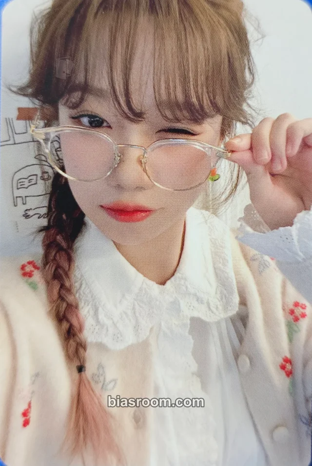 Jo Yuri - Jo Yuri - 2022 JOYURI FAN MEETING 'Op.22 Y-Waltz' Event trading card fan meeting pop-up store