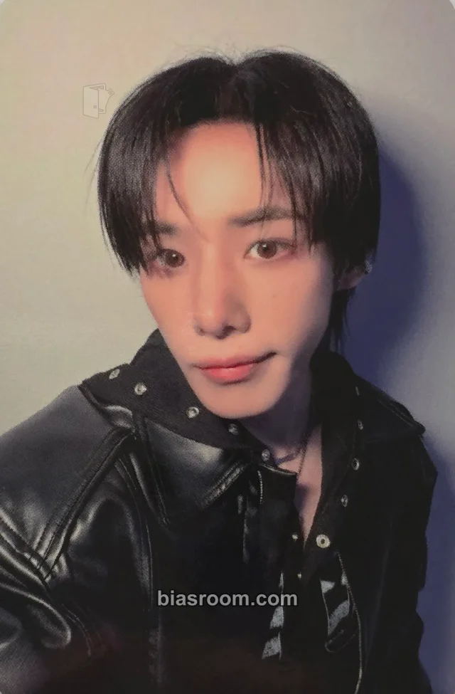 Omega X - Xen - RE:CONNECT Europe Tour Event merch photocard photocard set