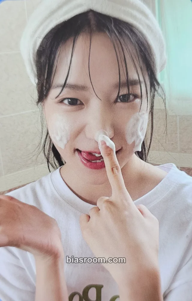 Jo Yuri - Jo Yuri - 1st PHOTOBOOK - ‘To All Things I Love’ Other photobook inclusion