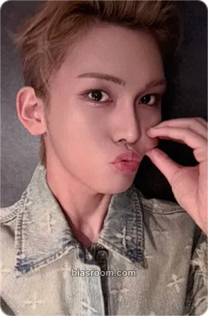 Hyun I ONE Photocard - XLOV - XLOV K-pop photocard