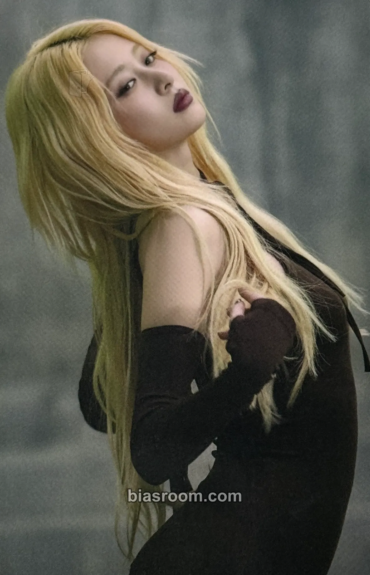 Huh Yunjin PUREFLOW pt.1 Photocard - LE SSERAFIM - LE SSERAFIM K-pop photocard