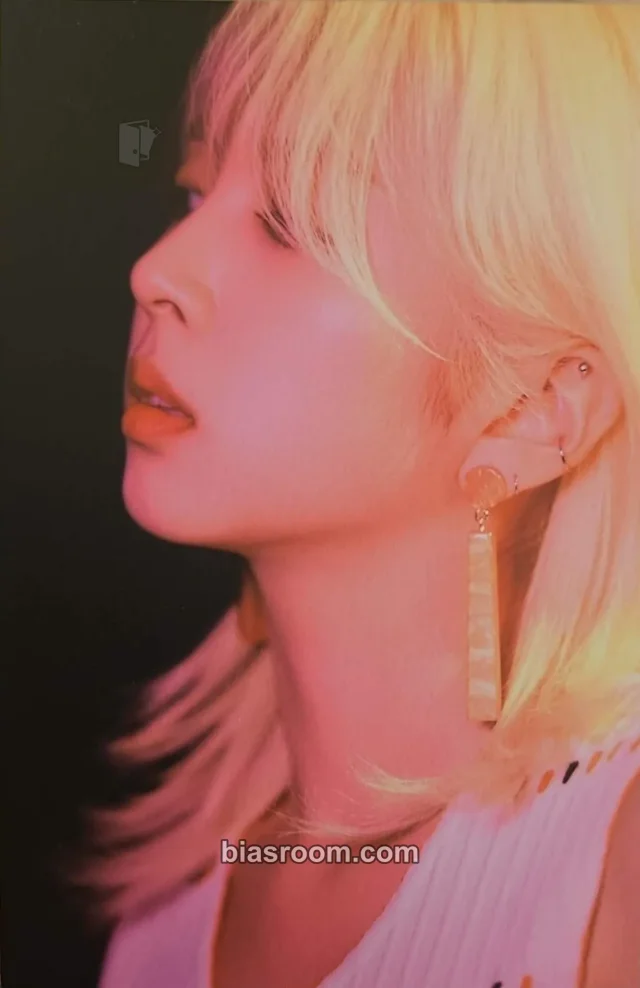 KARD - Jiwoo - KARD 3rd Mini Album 'RIDE ON THE WIND' Album postcard set