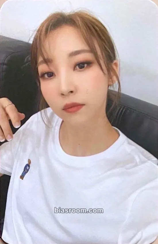 Moonbyul WAW Photocard - MAMAMOO - MAMAMOO K-pop photocard