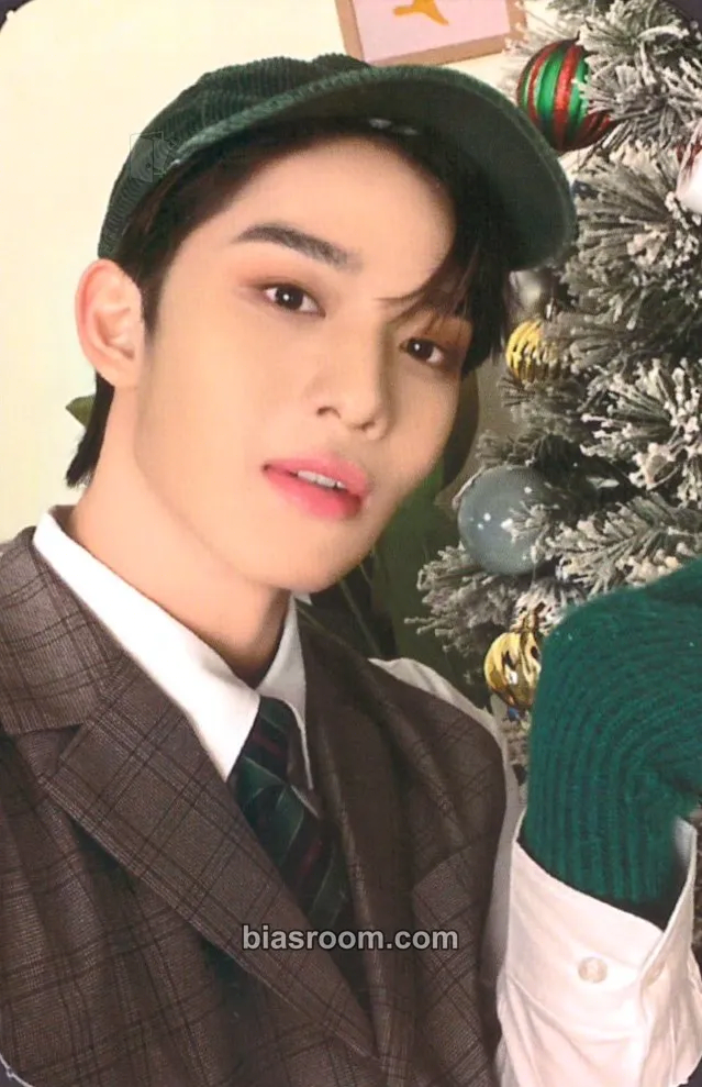 Jinyoung 2022 C9 Christmas Photocard - CIX - CIX K-pop photocard