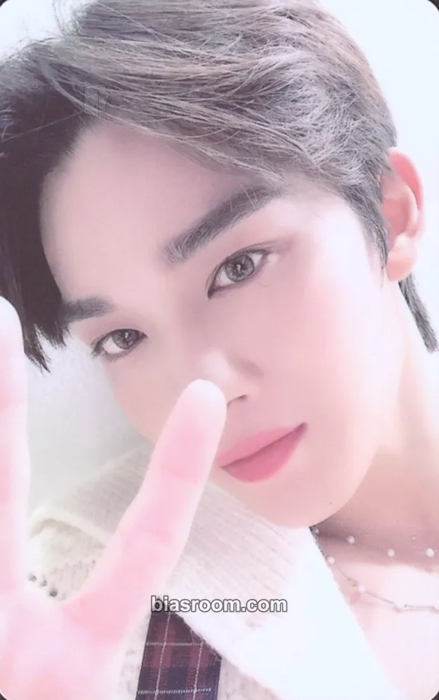 Jinyoung 2022 C9 Christmas Photocard - CIX - CIX K-pop photocard
