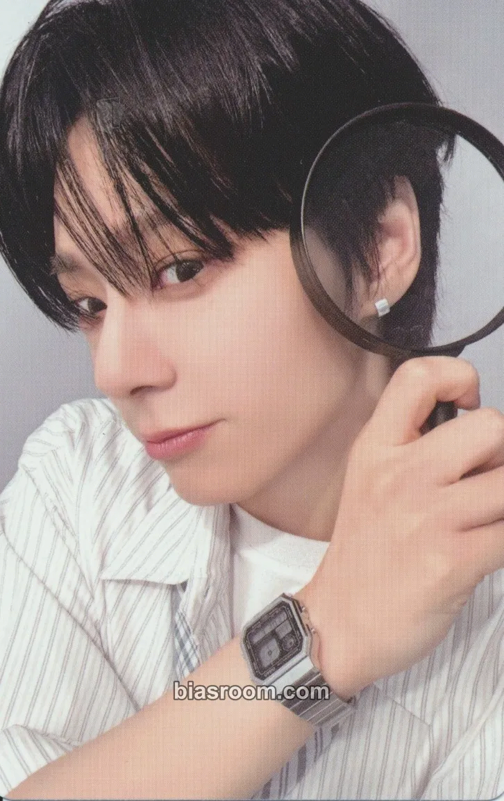 Hwanwoong Season‘s Greetings 2026 - Quest for the Wishing Moon Photocard - ONEUS - ONEUS K-pop photocard