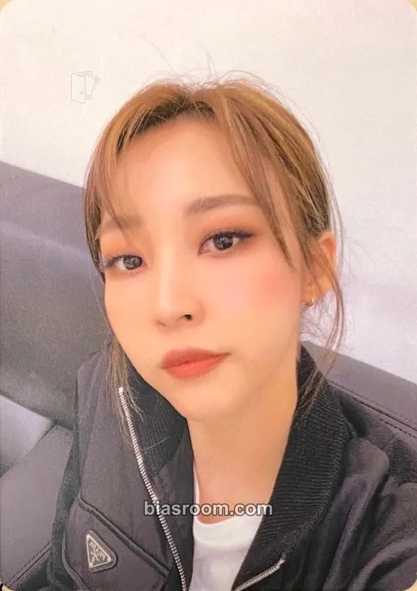 Moonbyul WAW Photocard - MAMAMOO - MAMAMOO K-pop photocard