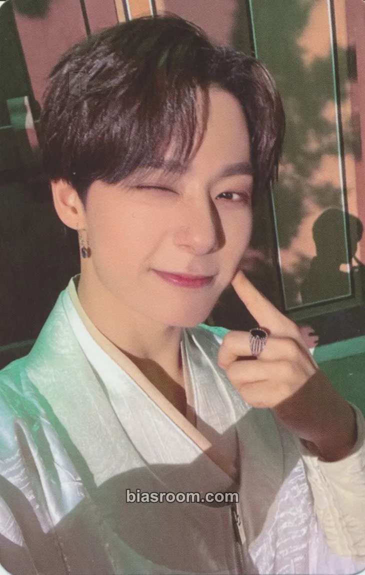 Hwanwoong Blood Moon Online/Offline Concert Photocard - ONEUS - ONEUS K-pop photocard