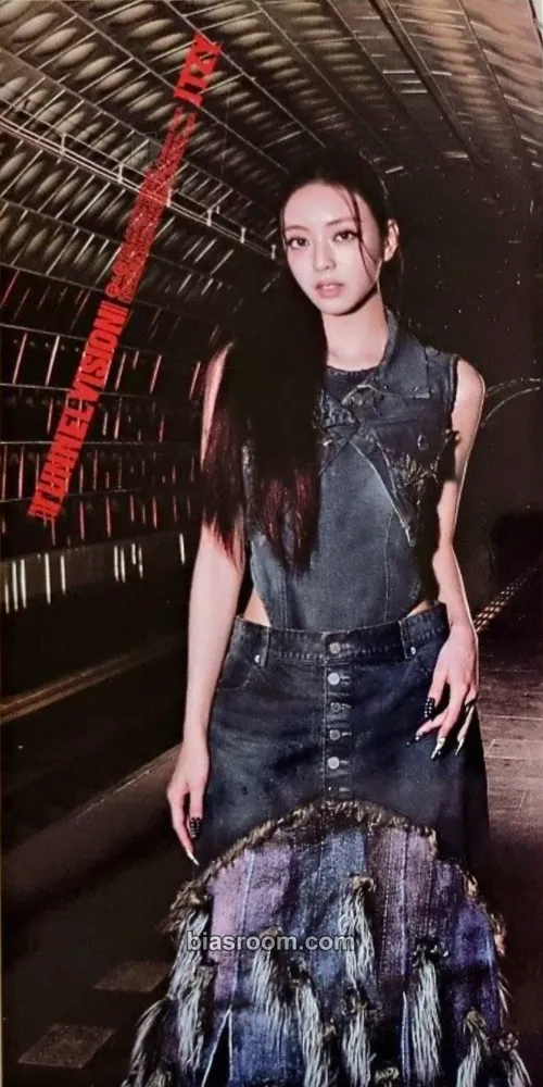 Yuna TUNNEL VISION Photocard - ITZY - ITZY K-pop photocard