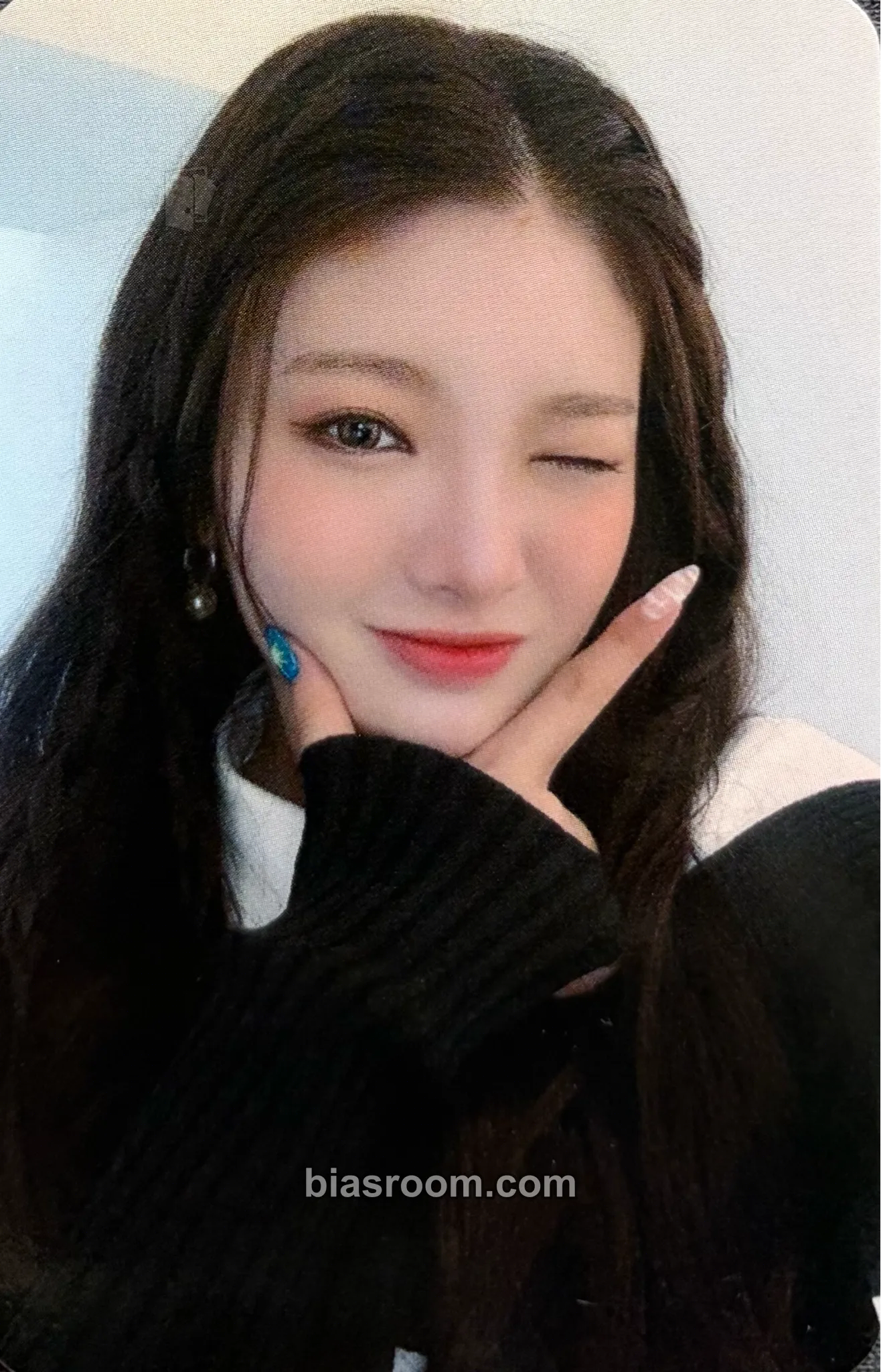 Kelly Leviosa Photocard - TRI.BE - TRI.BE K-pop photocard