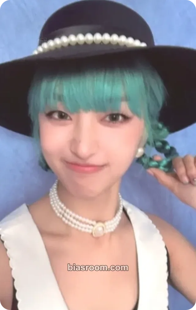 ADORA - Adora - Adorable REbirth Album album photocard