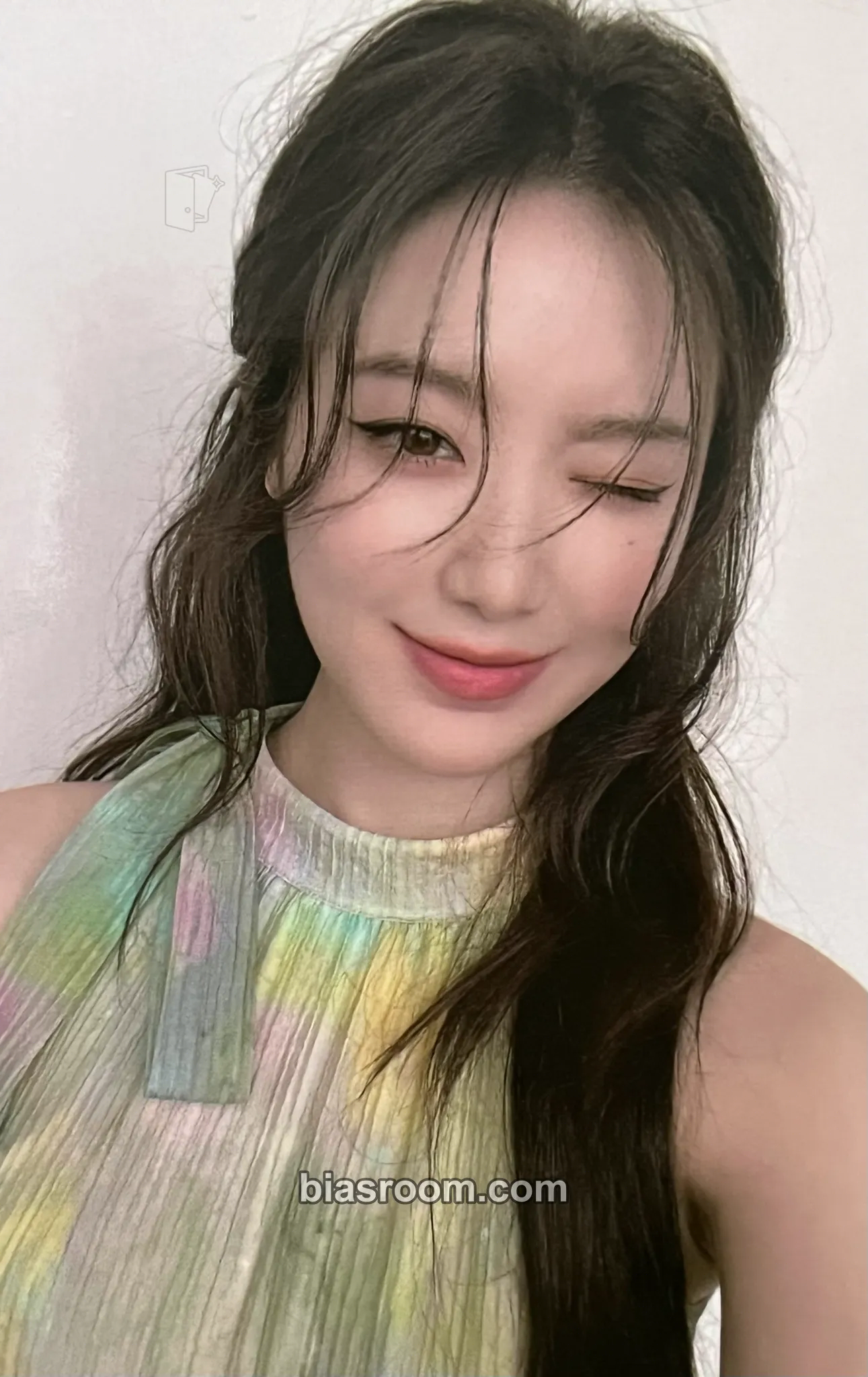 Shuhua CHIC Magazine Photocard - i-dle - i-dle K-pop photocard