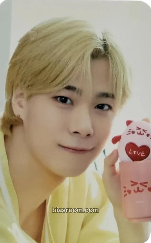Moonbin "WWISTILL" ASTRO X JUNON Photocard - ASTRO - ASTRO K-pop photocard