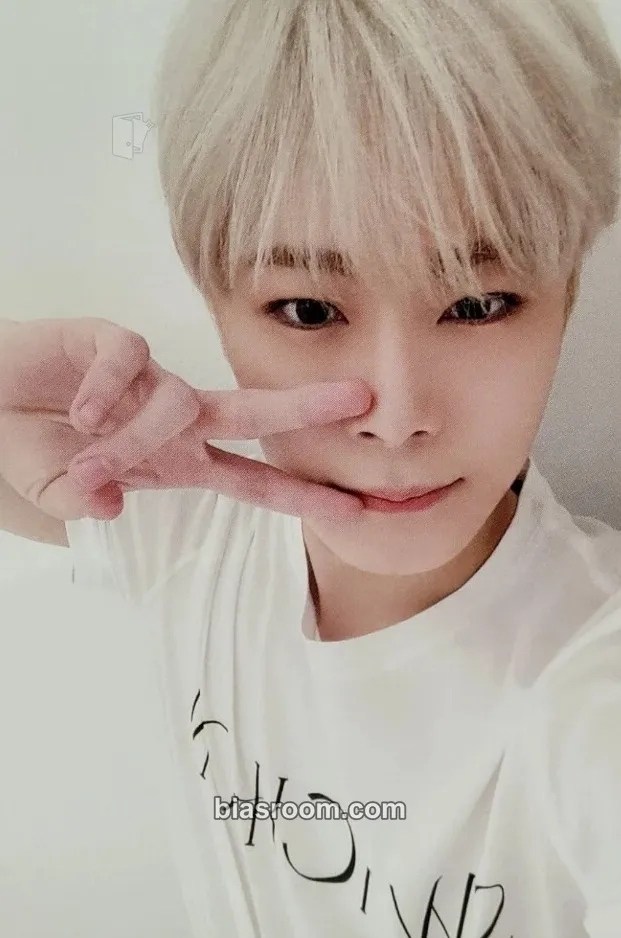 Moonbin Switch On Photocard - ASTRO - ASTRO K-pop photocard
