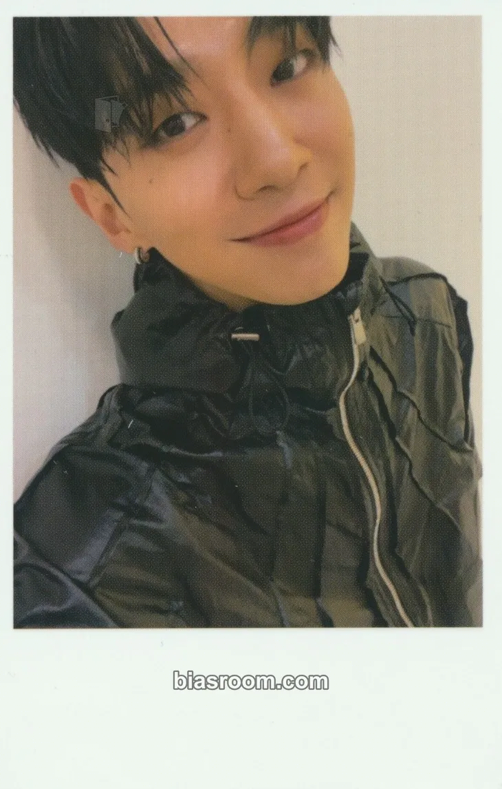 Yongguk THE COLORS OF LOVE (Yongguk Solo) Photocard - BANG&JUNG&YOO&MOON - BANG&JUNG&YOO&MOON K-pop photocard