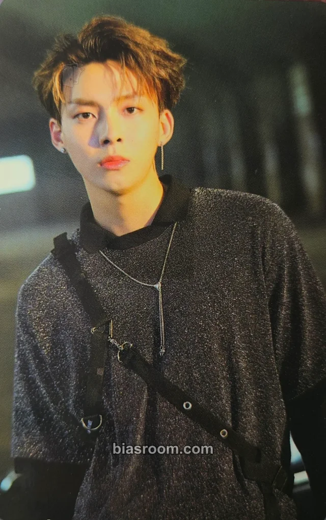D1CE - Jinyoung - Wake Up: Roll The World Album album photocard