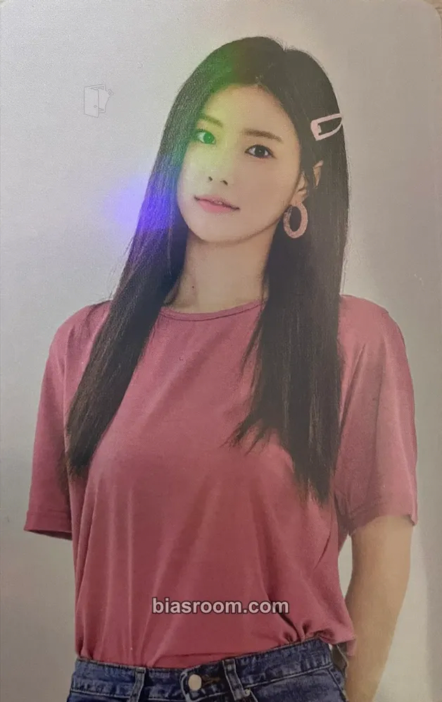 Hyewon EYES ON ME Photocard - IZ*ONE - IZ*ONE K-pop photocard