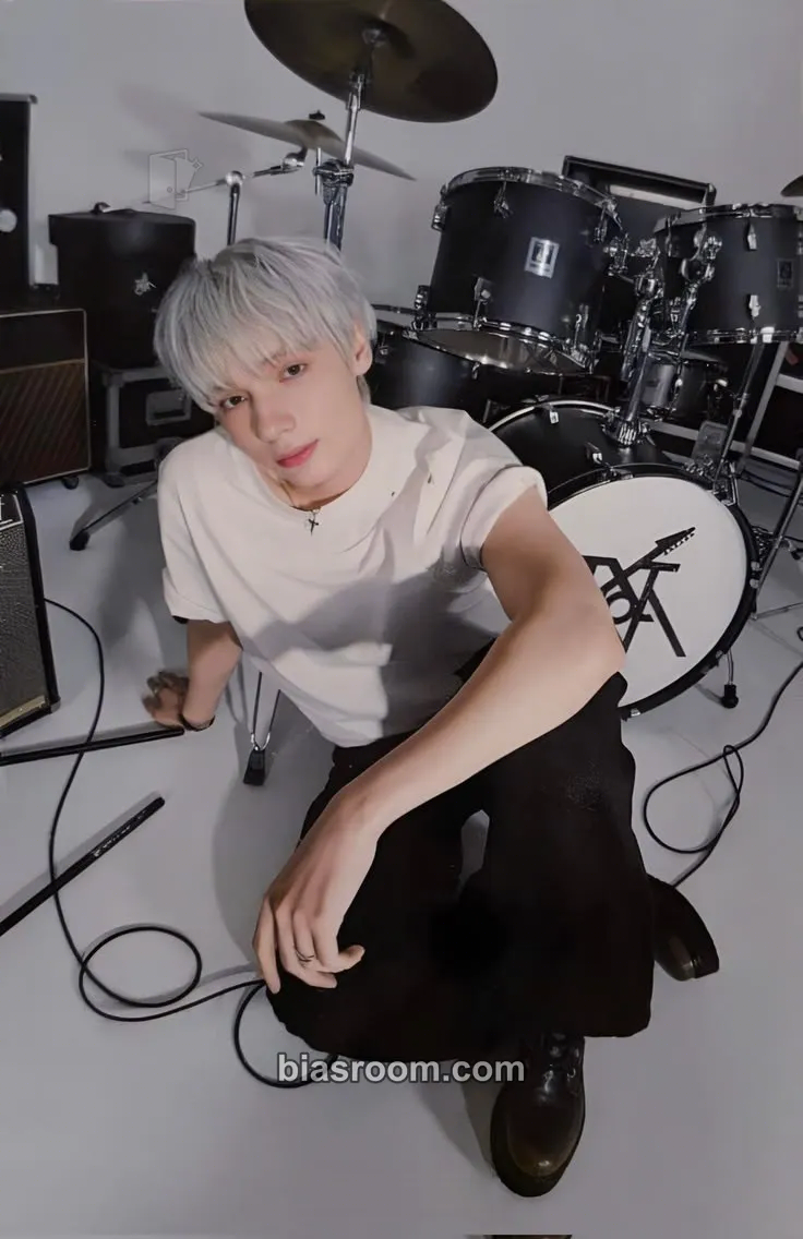 Huening Kai 2026 MOA Con Photocard - TOMORROW X TOGETHER - TOMORROW X TOGETHER K-pop photocard